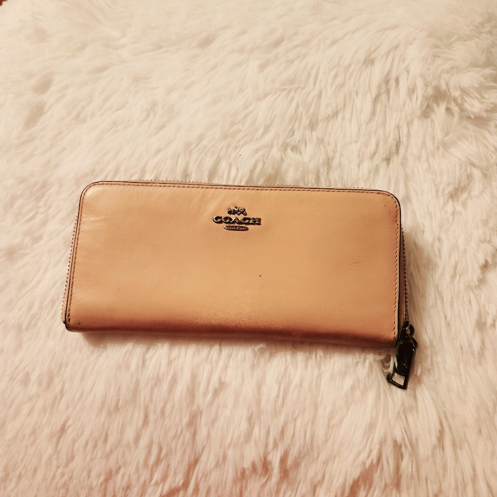 Coach- Accordian Zip Wallet